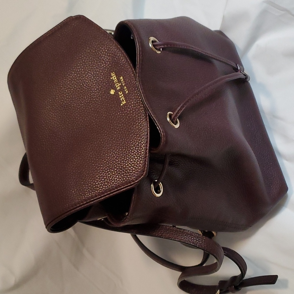 Kate Spade backpack pull closer and inside pocket 100% pebbled cow hide leather!
